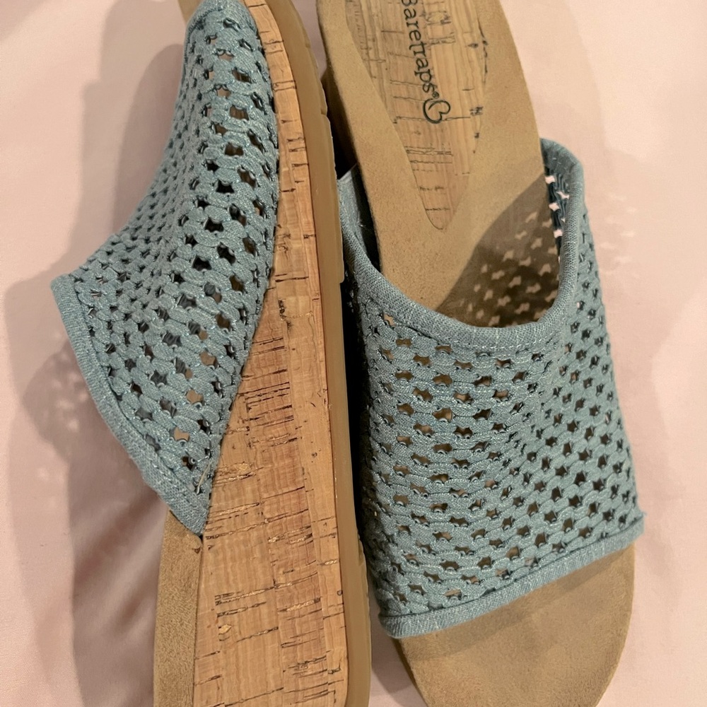 Como nuevas. Sandalias livianas. Tamaño 9M Usadas solo un par de veces.